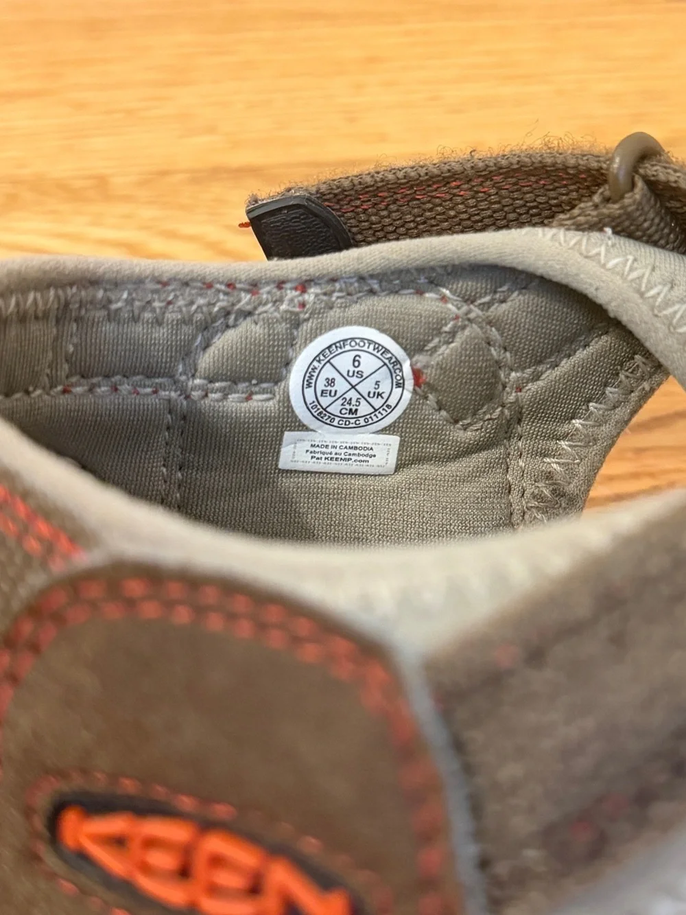 Keen washable water hiking shoes men’s size 6/38 orange/brown/khaki used - good